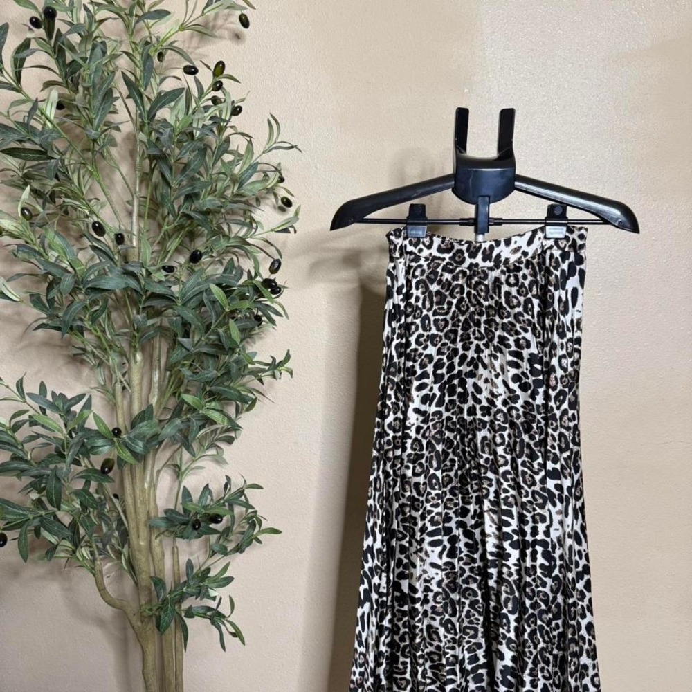 Do + Be leopard print flowy skirt